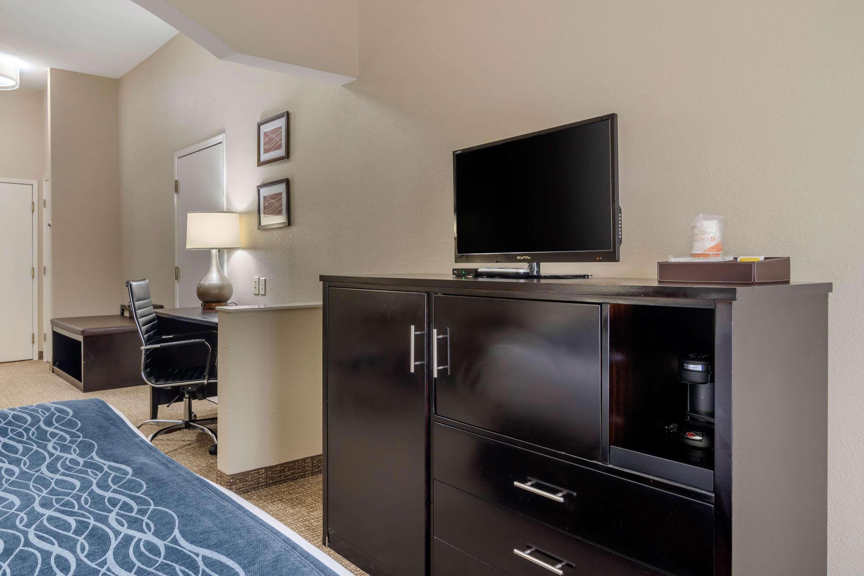 Comfort Inn & Suites Atlanta-Smyrna Bagian luar foto