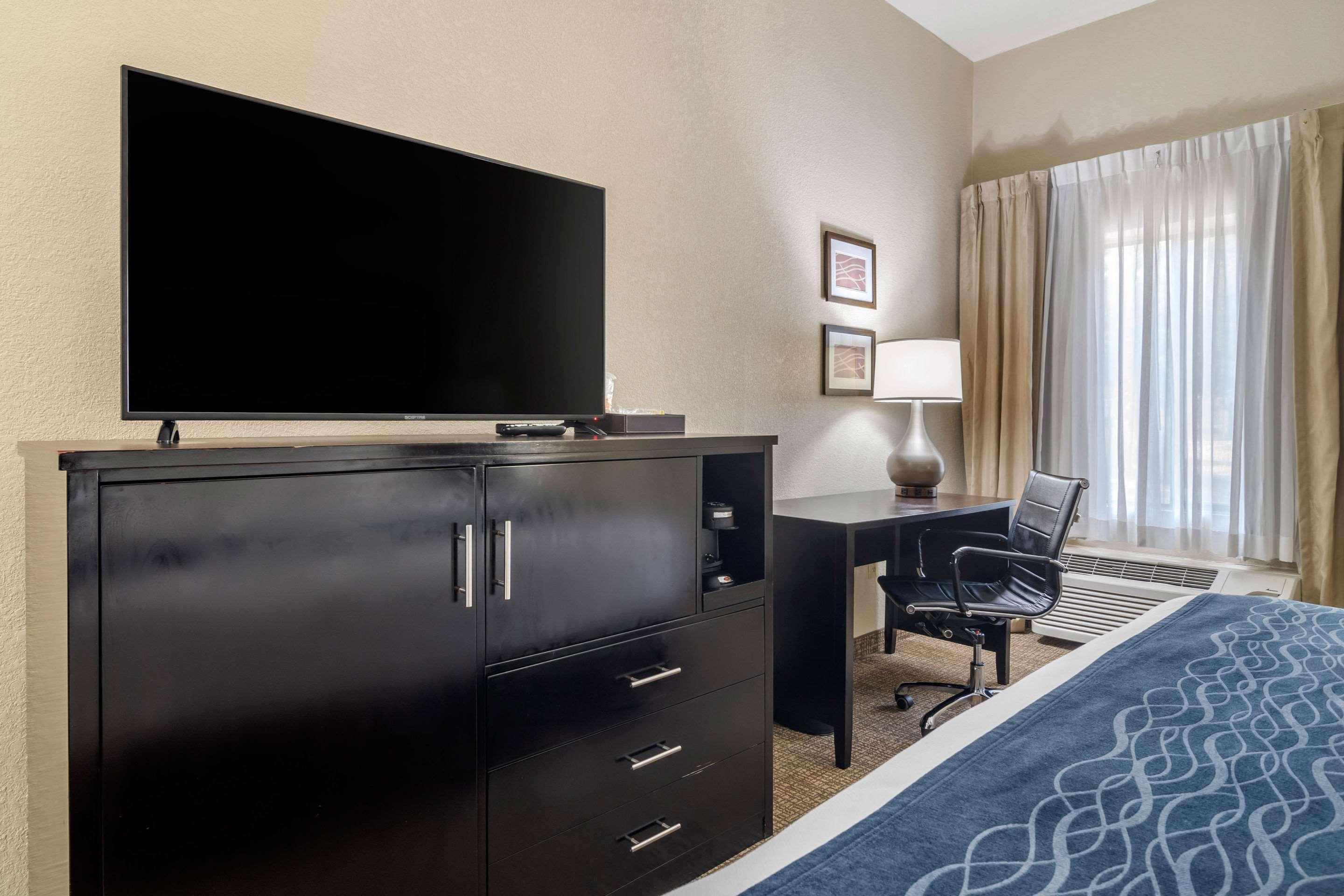 Comfort Inn & Suites Atlanta-Smyrna Bagian luar foto