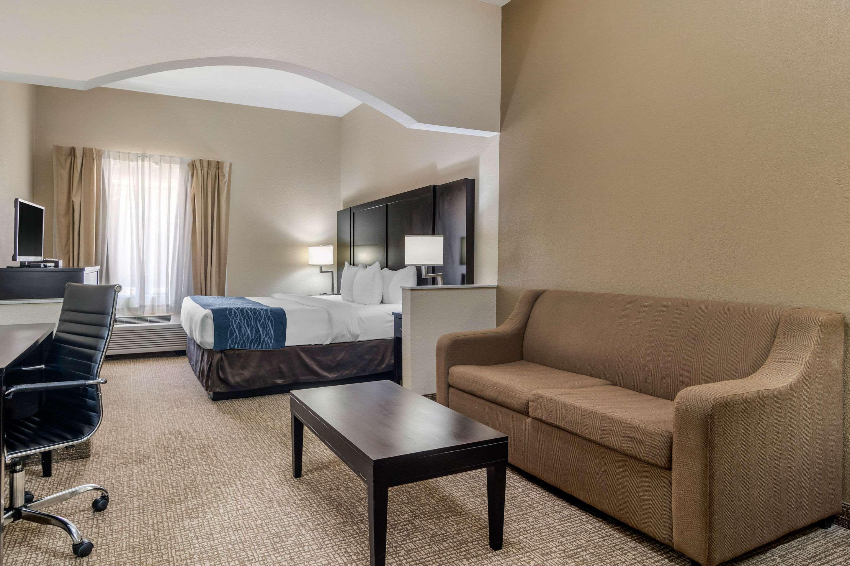 Comfort Inn & Suites Atlanta-Smyrna Bagian luar foto