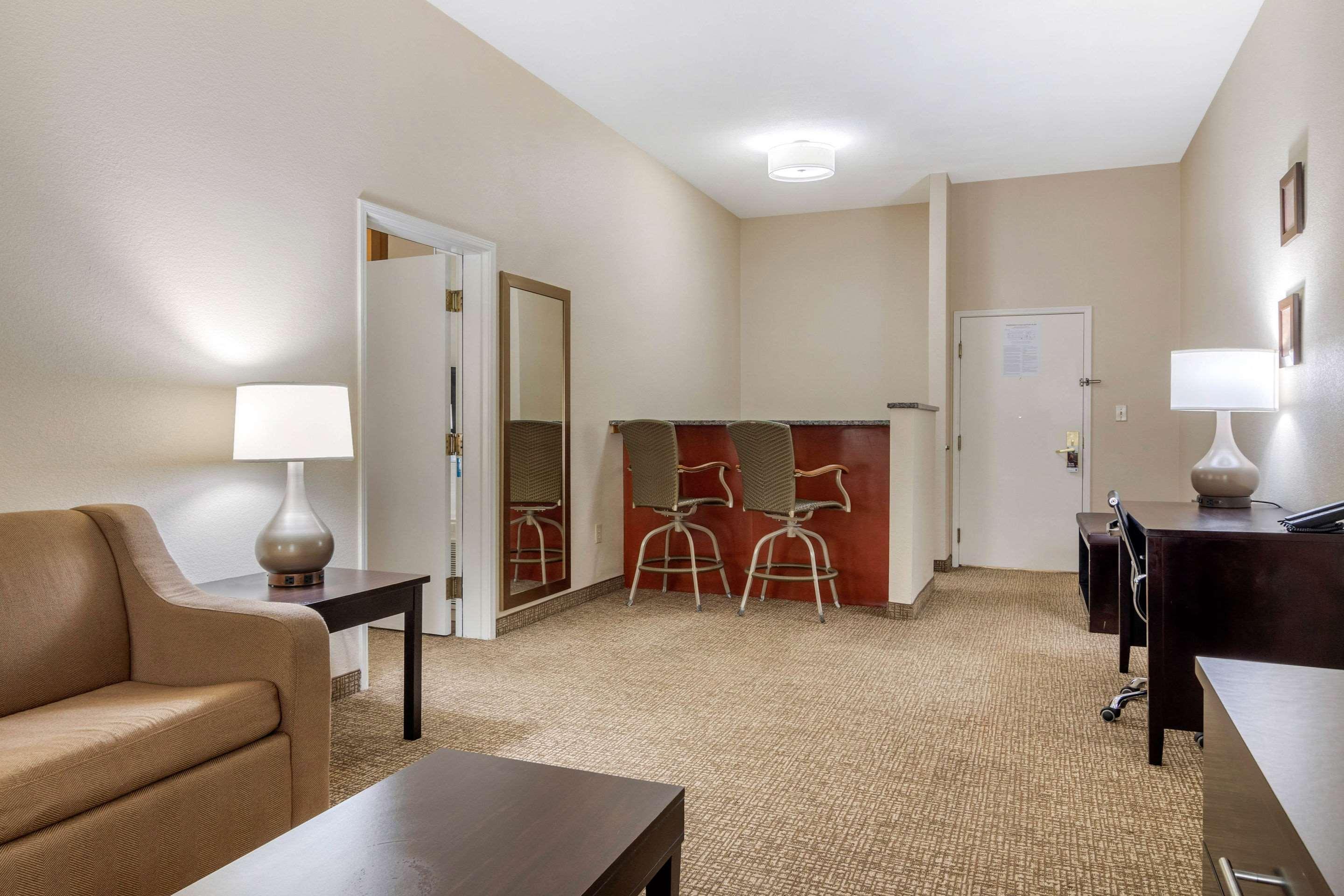 Comfort Inn & Suites Atlanta-Smyrna Bagian luar foto