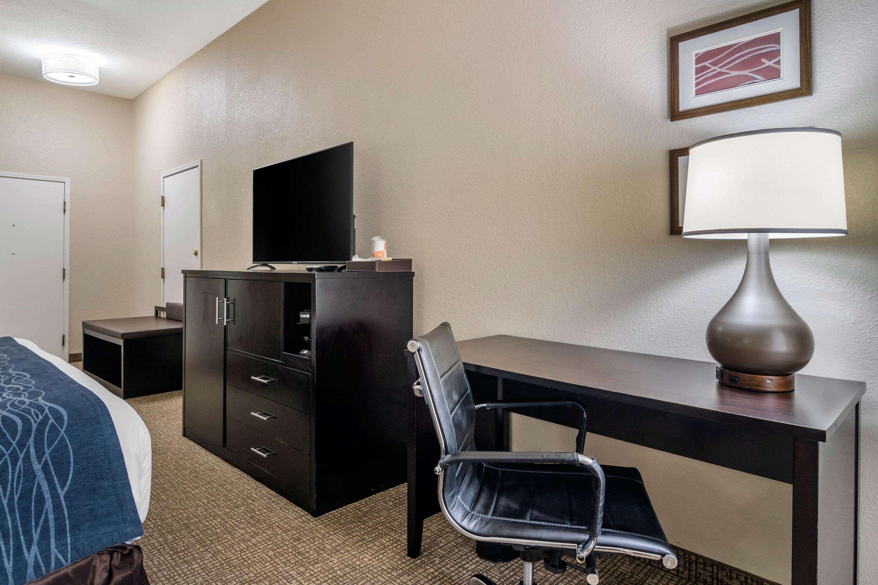 Comfort Inn & Suites Atlanta-Smyrna Bagian luar foto