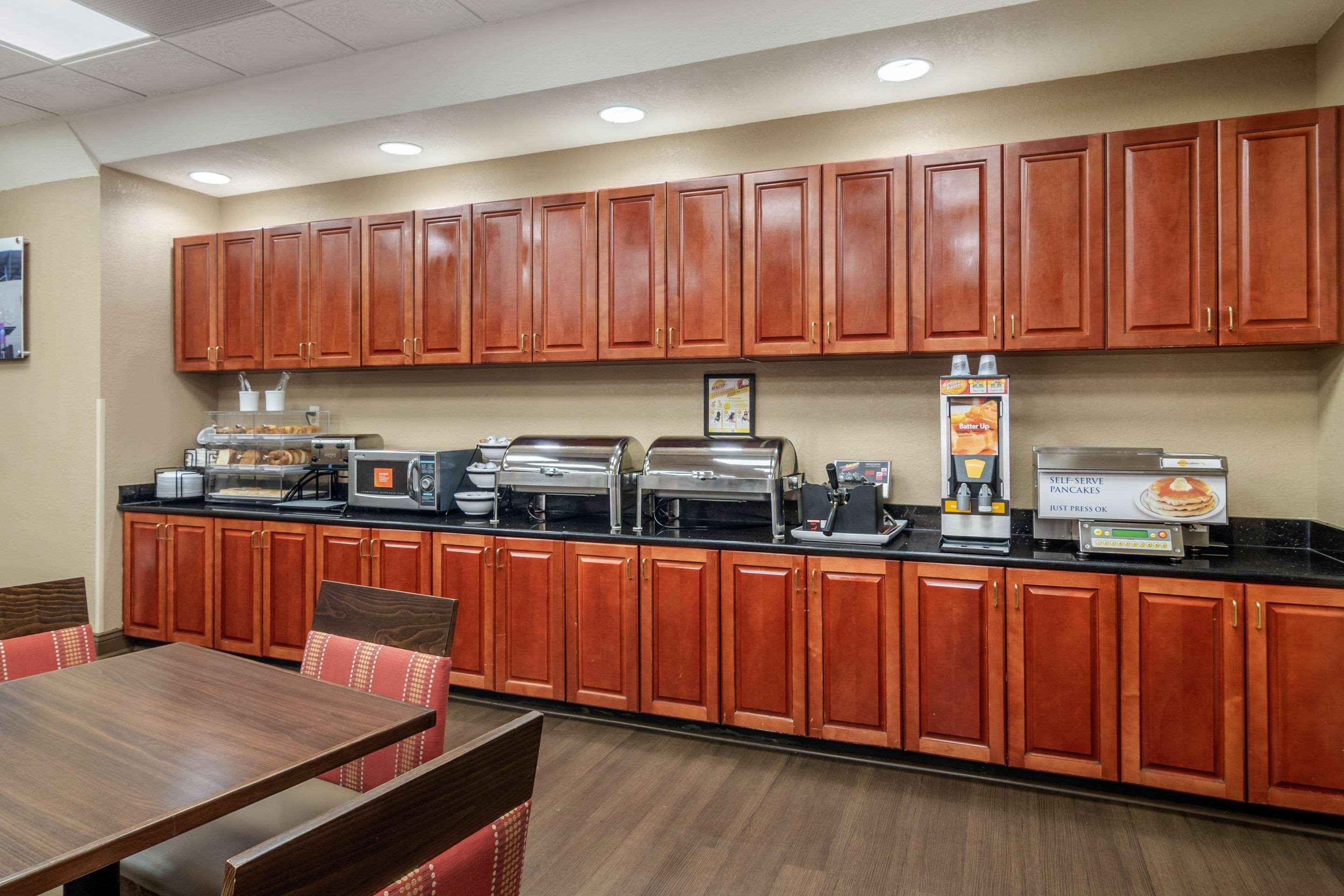 Comfort Inn & Suites Atlanta-Smyrna Bagian luar foto