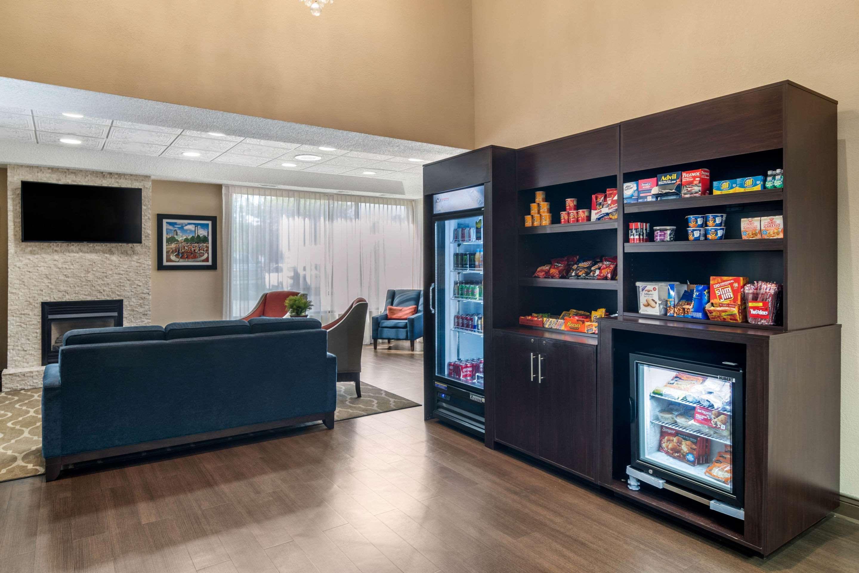 Comfort Inn & Suites Atlanta-Smyrna Bagian luar foto