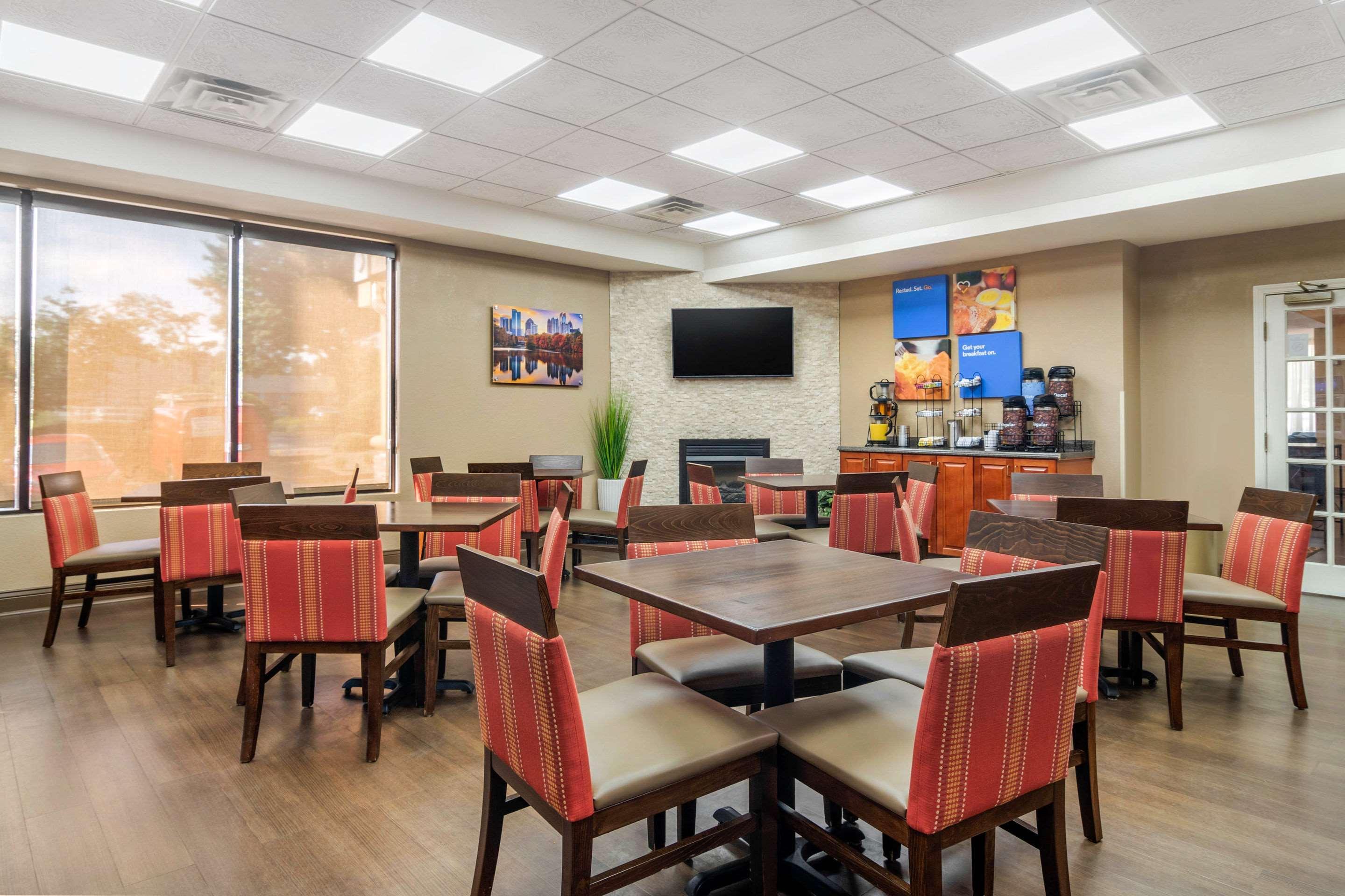 Comfort Inn & Suites Atlanta-Smyrna Bagian luar foto