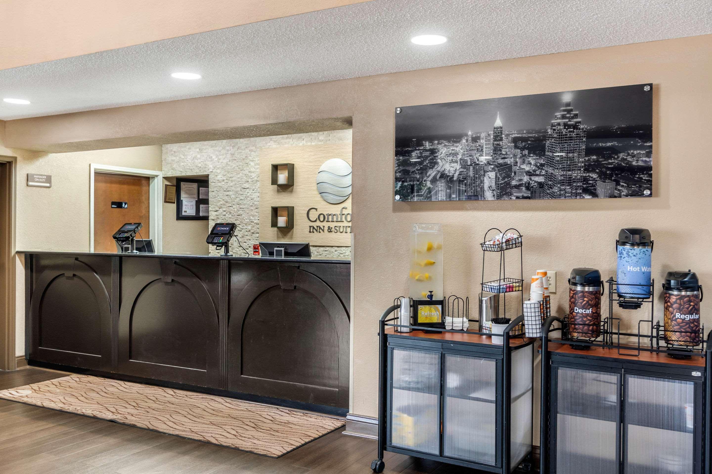 Comfort Inn & Suites Atlanta-Smyrna Bagian luar foto