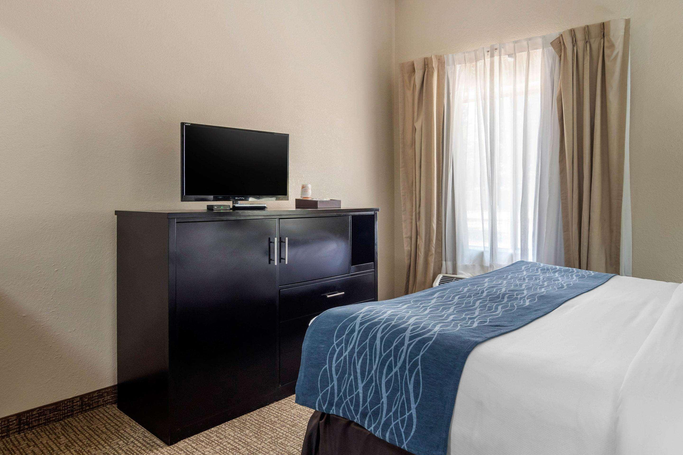 Comfort Inn & Suites Atlanta-Smyrna Bagian luar foto